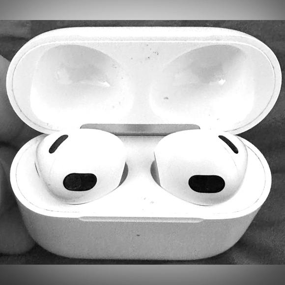 Apple 3rd Generation AirPods- used- in great condition, clean, disinfected w/box - Picture 4 of 12